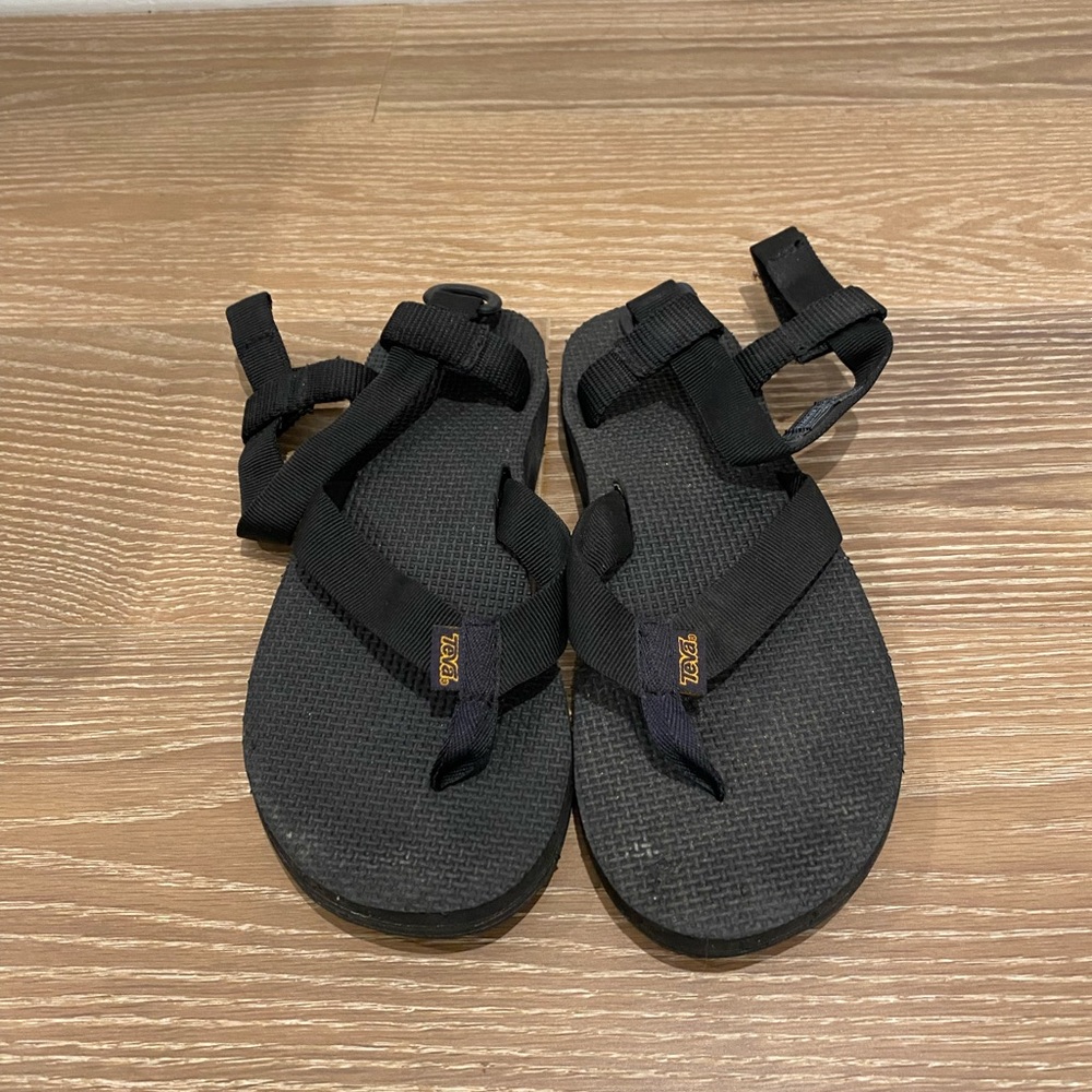 Original Teva’s women’s size 8